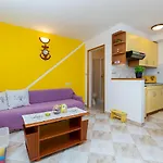 Alice Oasis - *